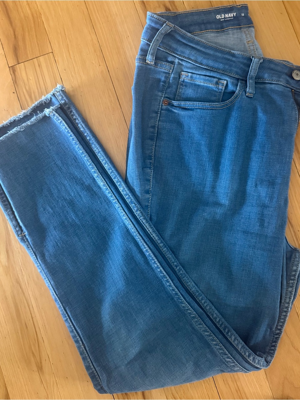 Old Navy Women's Light Blue Skinny Jeans Raw Hem with Slit